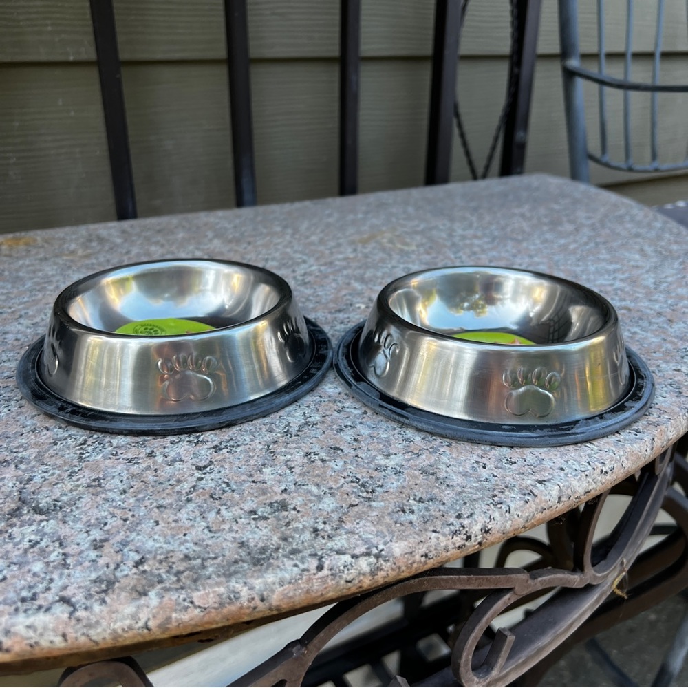 NWT Stainless Steel Set/2 Embossed Cat Bowls Non Skid Base 6 Oz